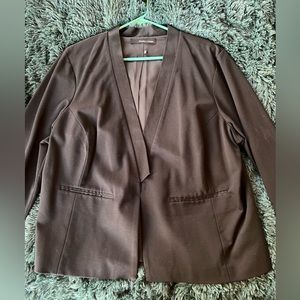 18W Tuxedo style black blazer